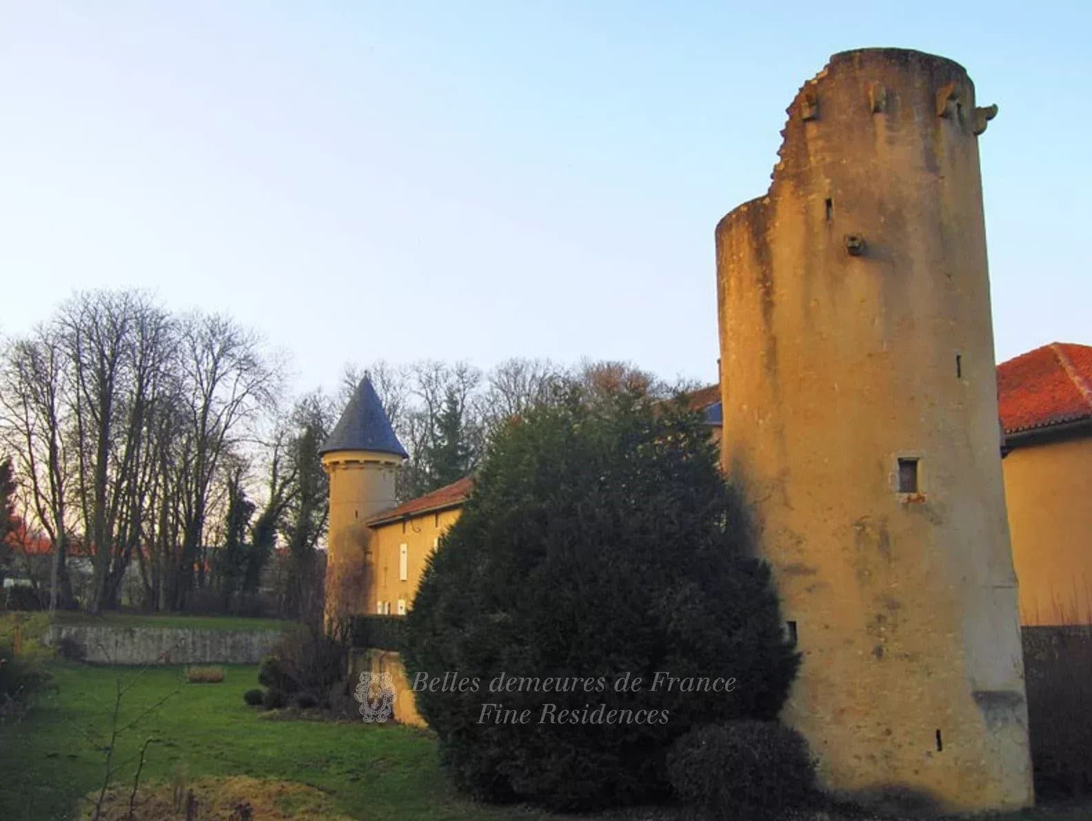 Historic 14th Century Château With 6 Bedrooms And 6 Hectares Of Park 5