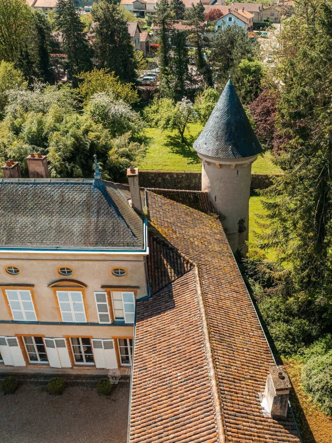 Historic 14th Century Château With 6 Bedrooms And 6 Hectares Of Park 4