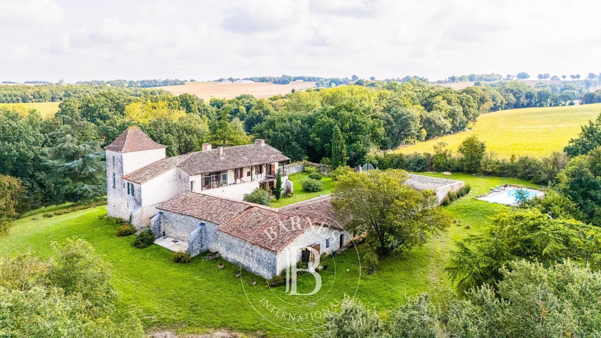 Château with Library and Garden in Peaceful Countryside — Château for sale in Gers, France