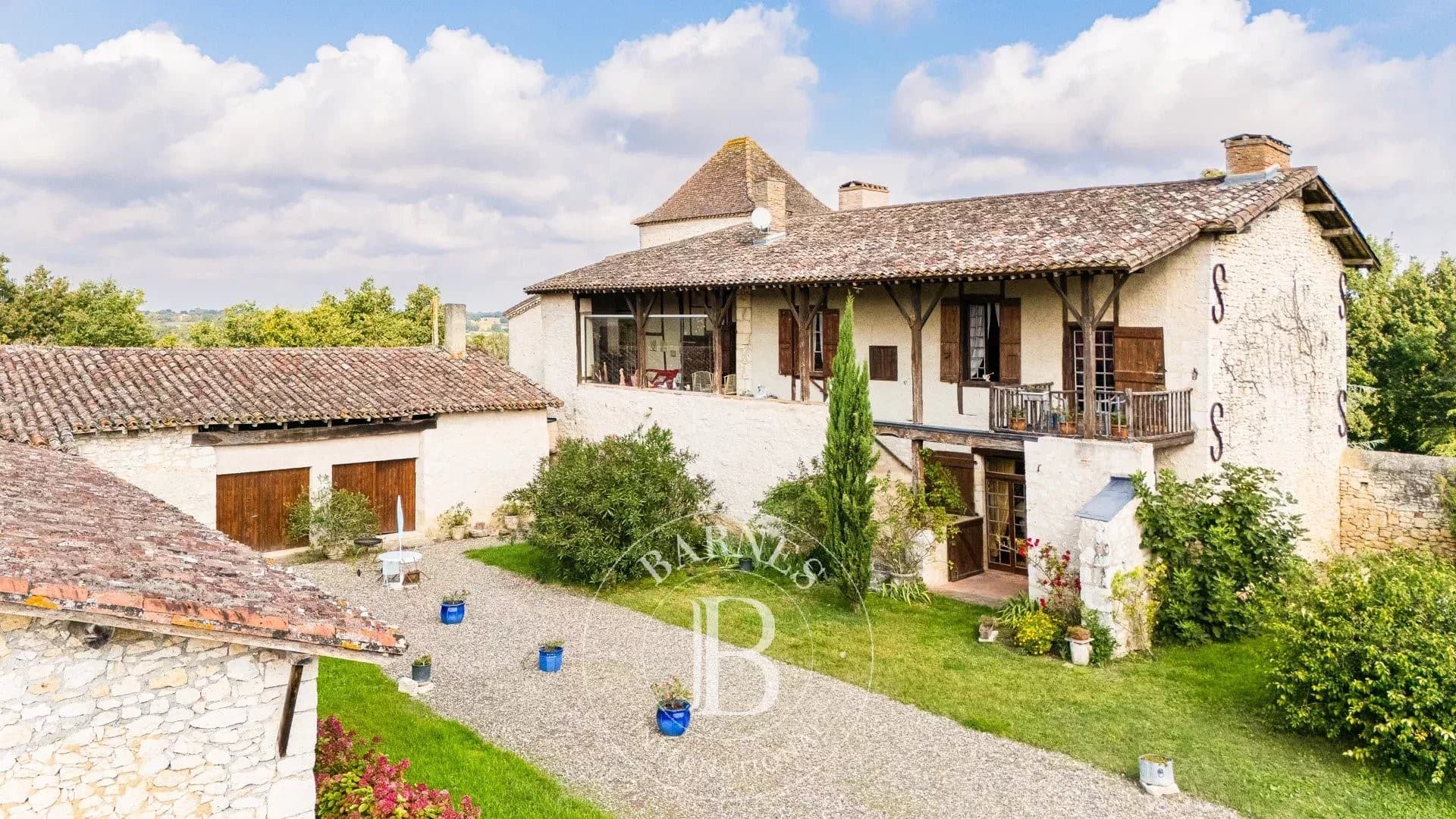 Château with Library and Garden in Peaceful Countryside 4