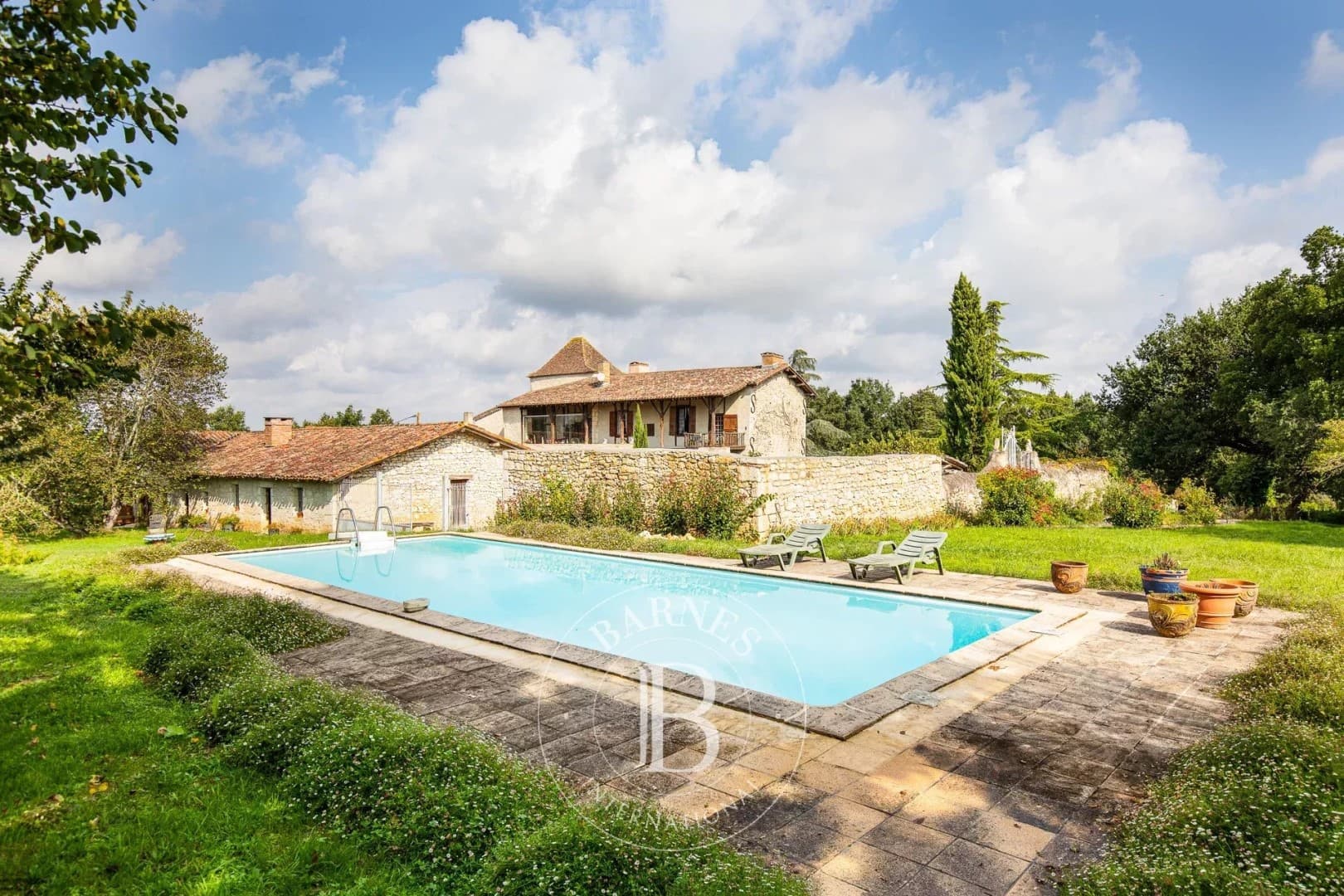 Château with Library and Garden in Peaceful Countryside 5