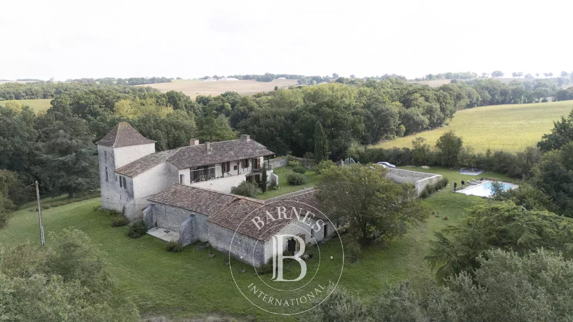 Château with Library and Garden in Peaceful Countryside 5