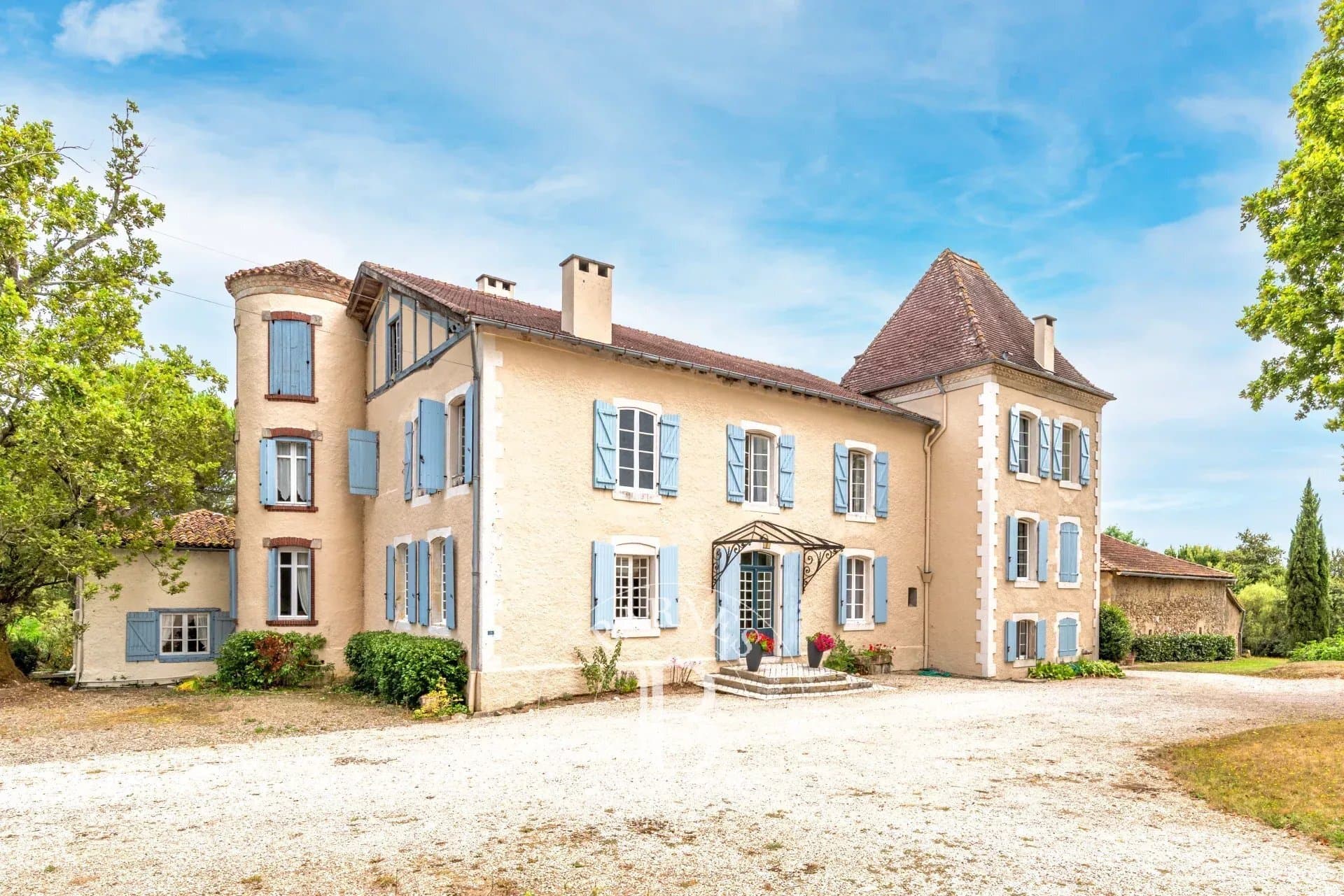 Authentic 17th Century Château With Guest House And Swimming Pool