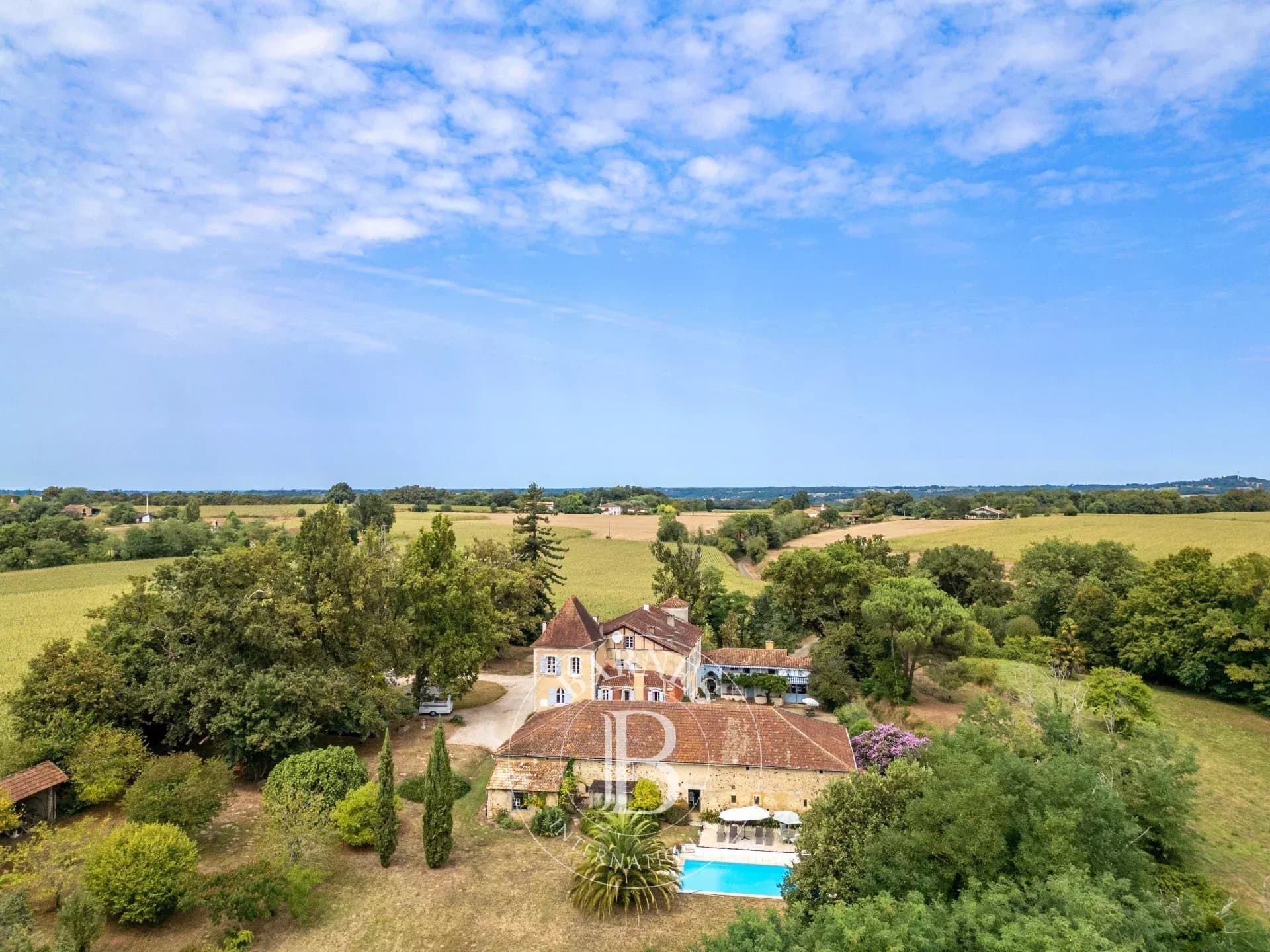 Authentic 17th Century Château With Guest House And Swimming Pool 4