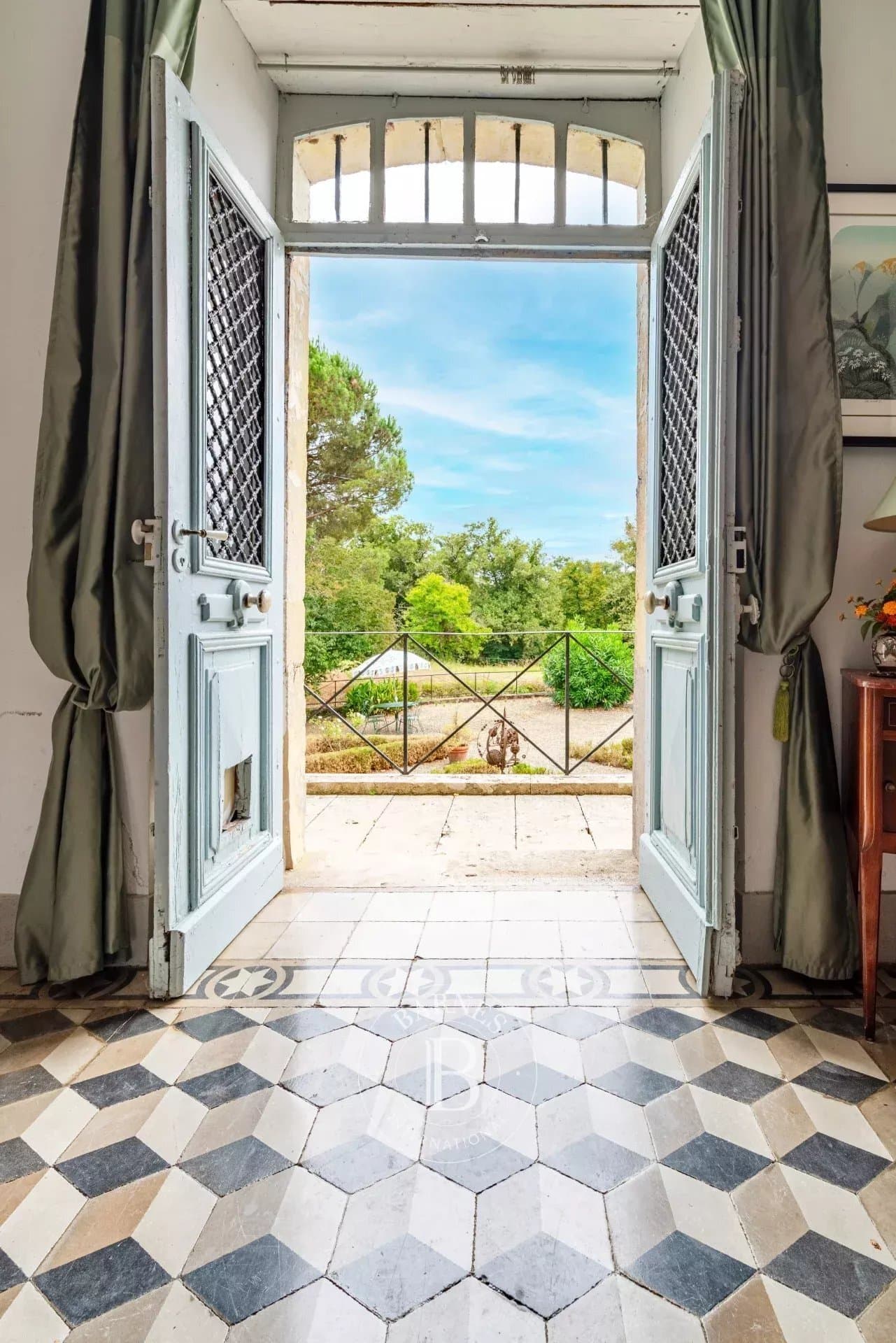 Authentic 17th Century Château With Guest House And Swimming Pool 5