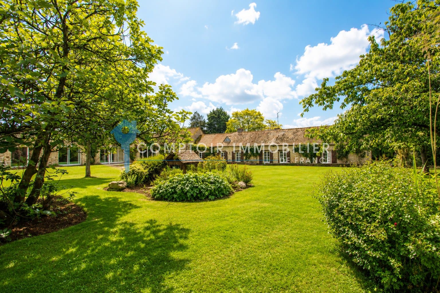 Elegant Residence With Pool House And Stables In A 1.5 Hectare Park 2