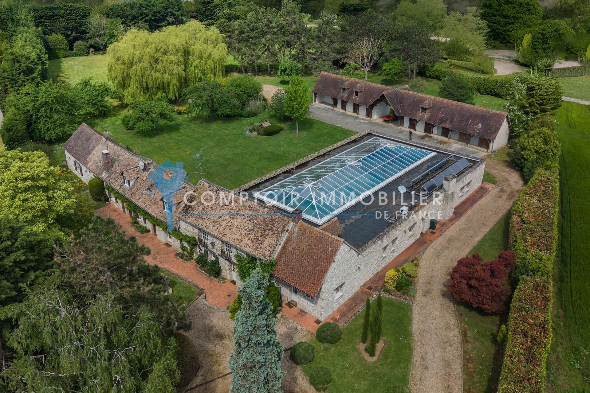 Elegant Residence With Pool House And Stables In A 1.5 Hectare Park 5