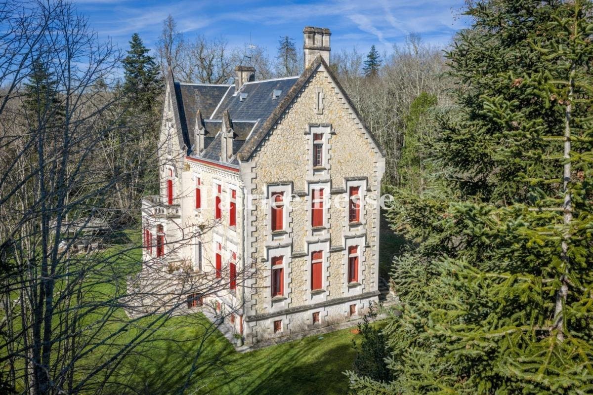 19th Century Manor With Expansive Grounds And Horse Riding Facilities 2