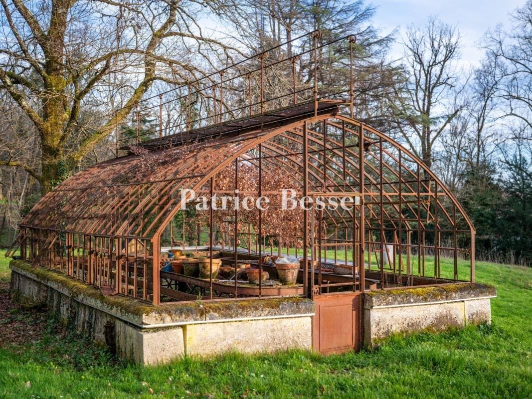 19th Century Manor With Expansive Grounds And Horse Riding Facilities 3