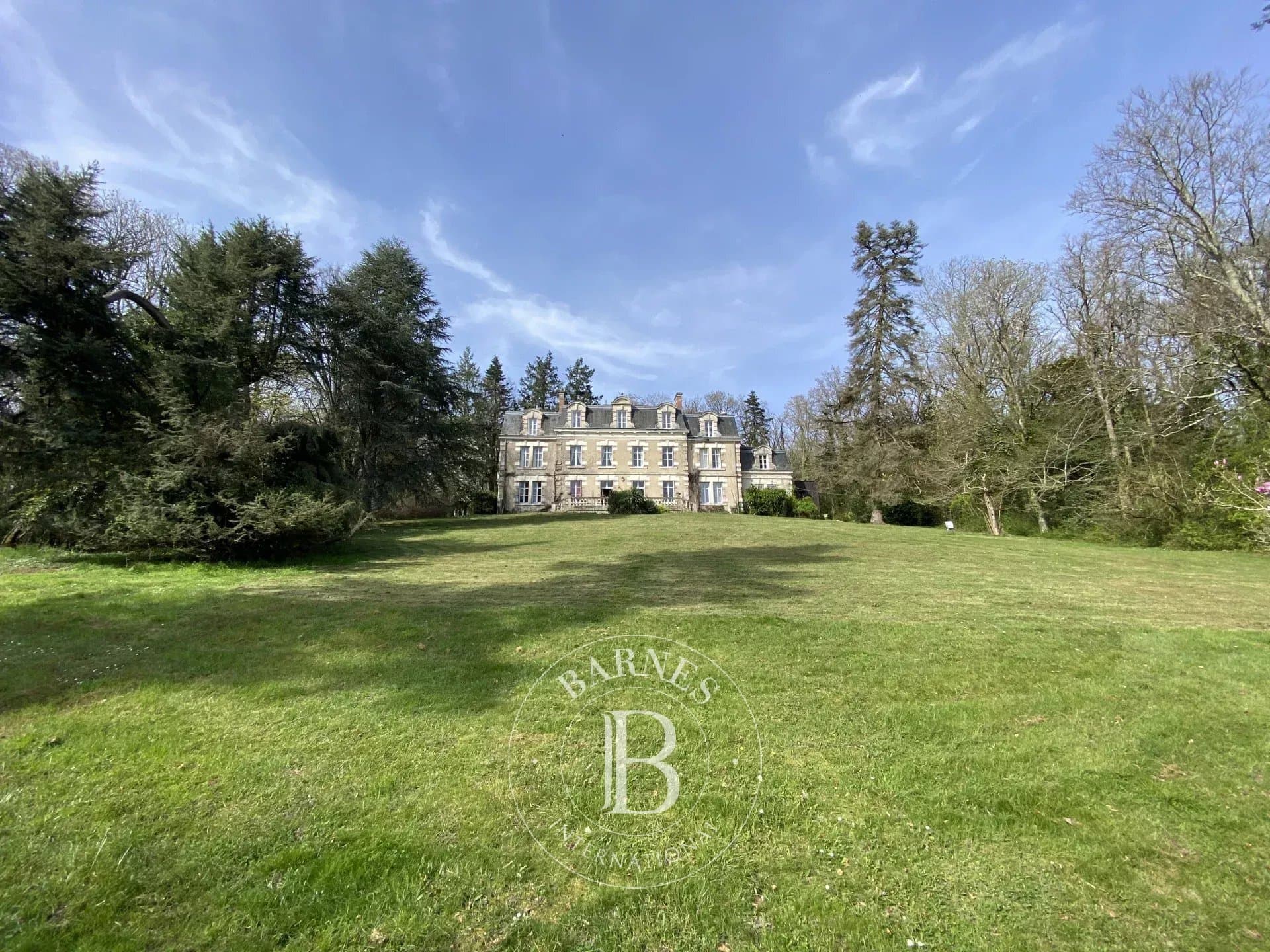 19th Century Castle With Vast Park And Caretaker’s House 2
