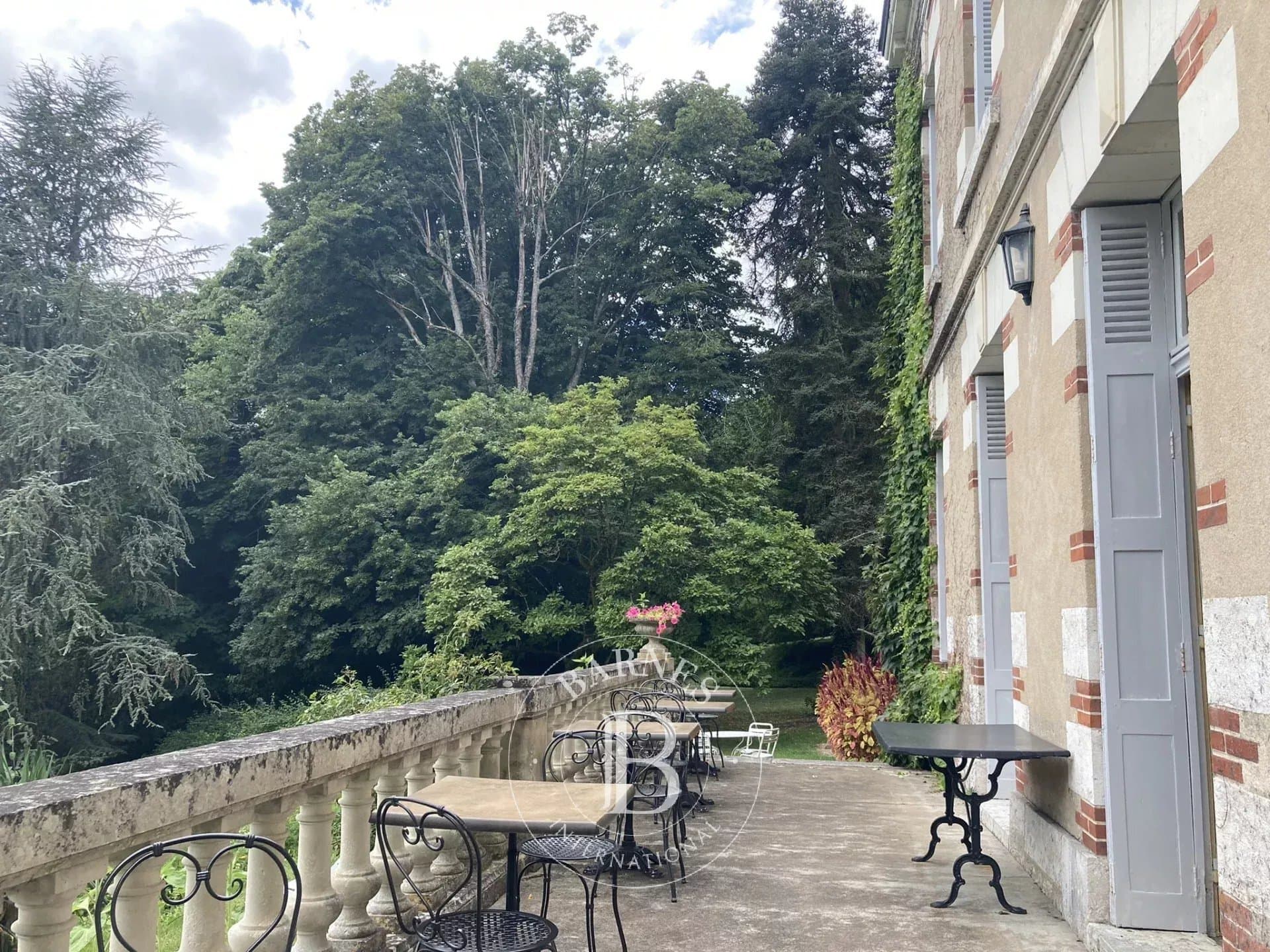 19th Century Castle With Vast Park And Caretaker’s House 5