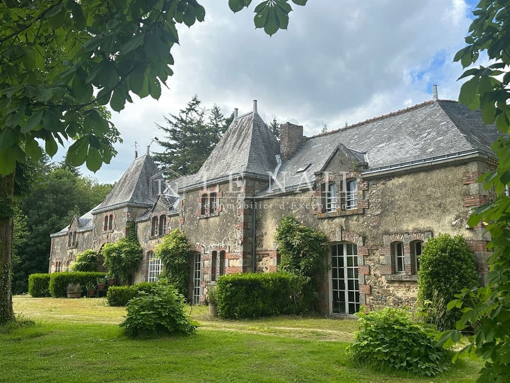 Stunning Château With Outbuildings Set In 11 Hectares Of Tranquil Parkland 4