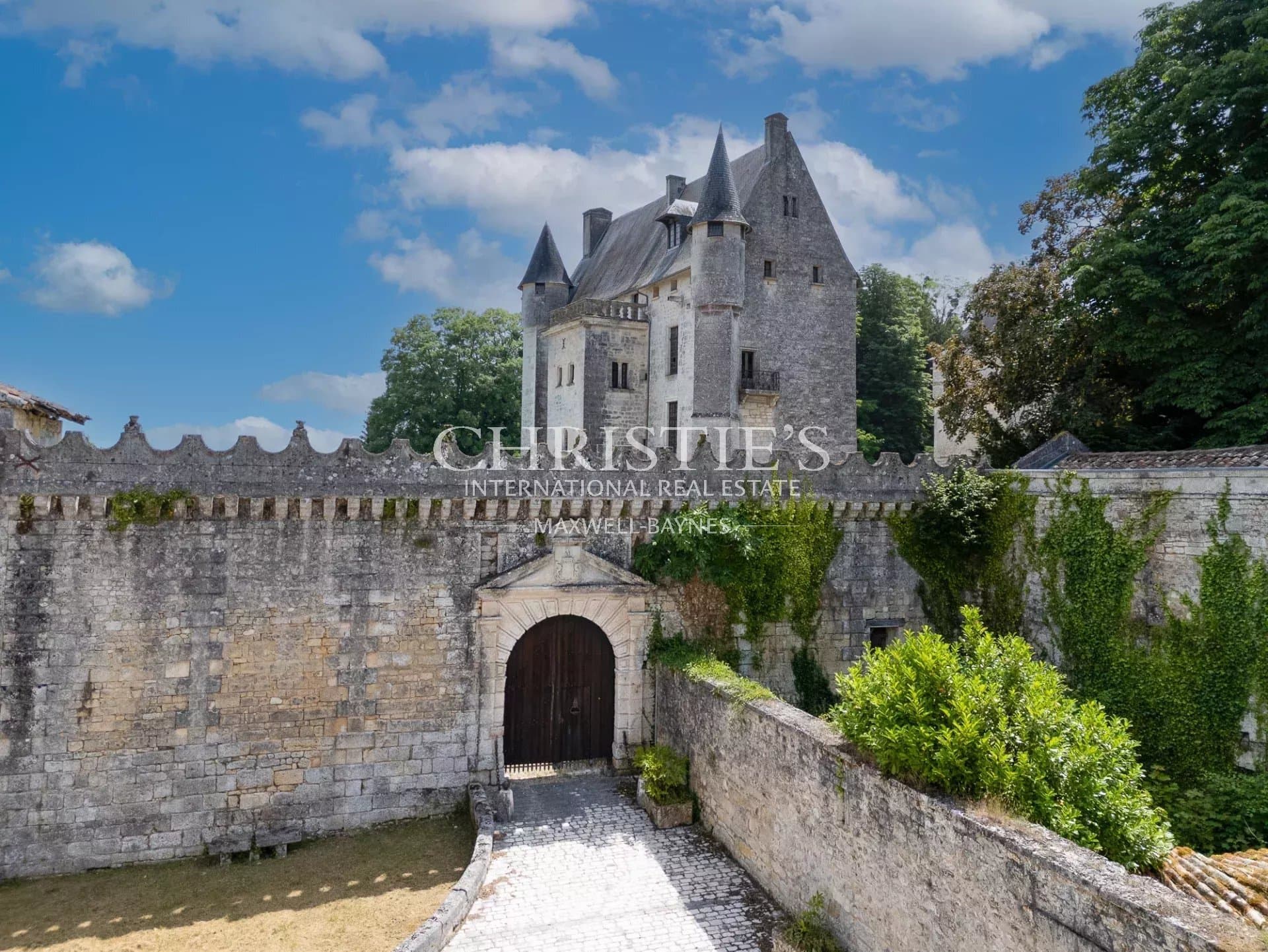 Historic 15th Century Château With Romanesque Church And Extensive Grounds 4