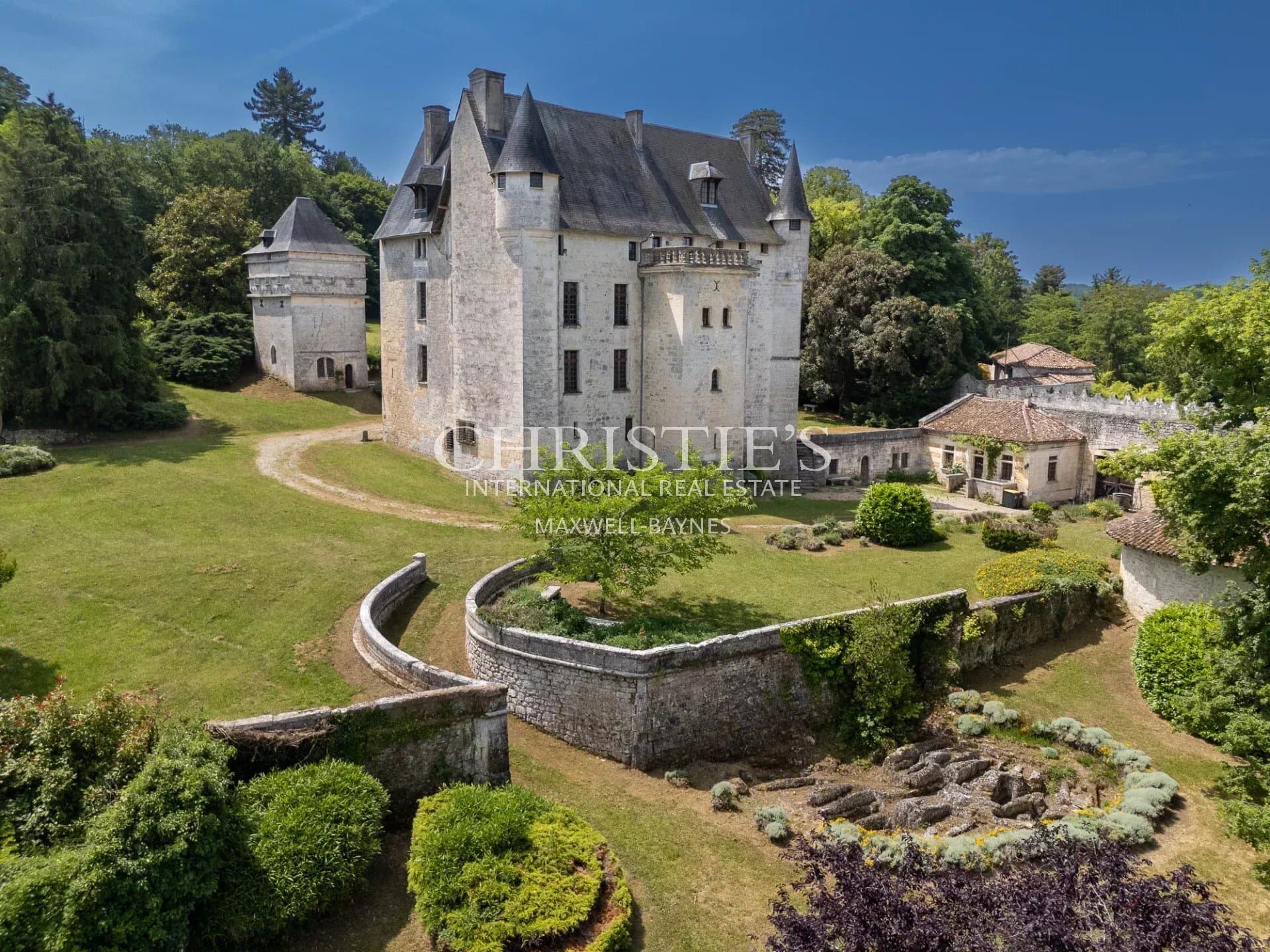 Historic 15th Century Château With Romanesque Church And Extensive Grounds 5