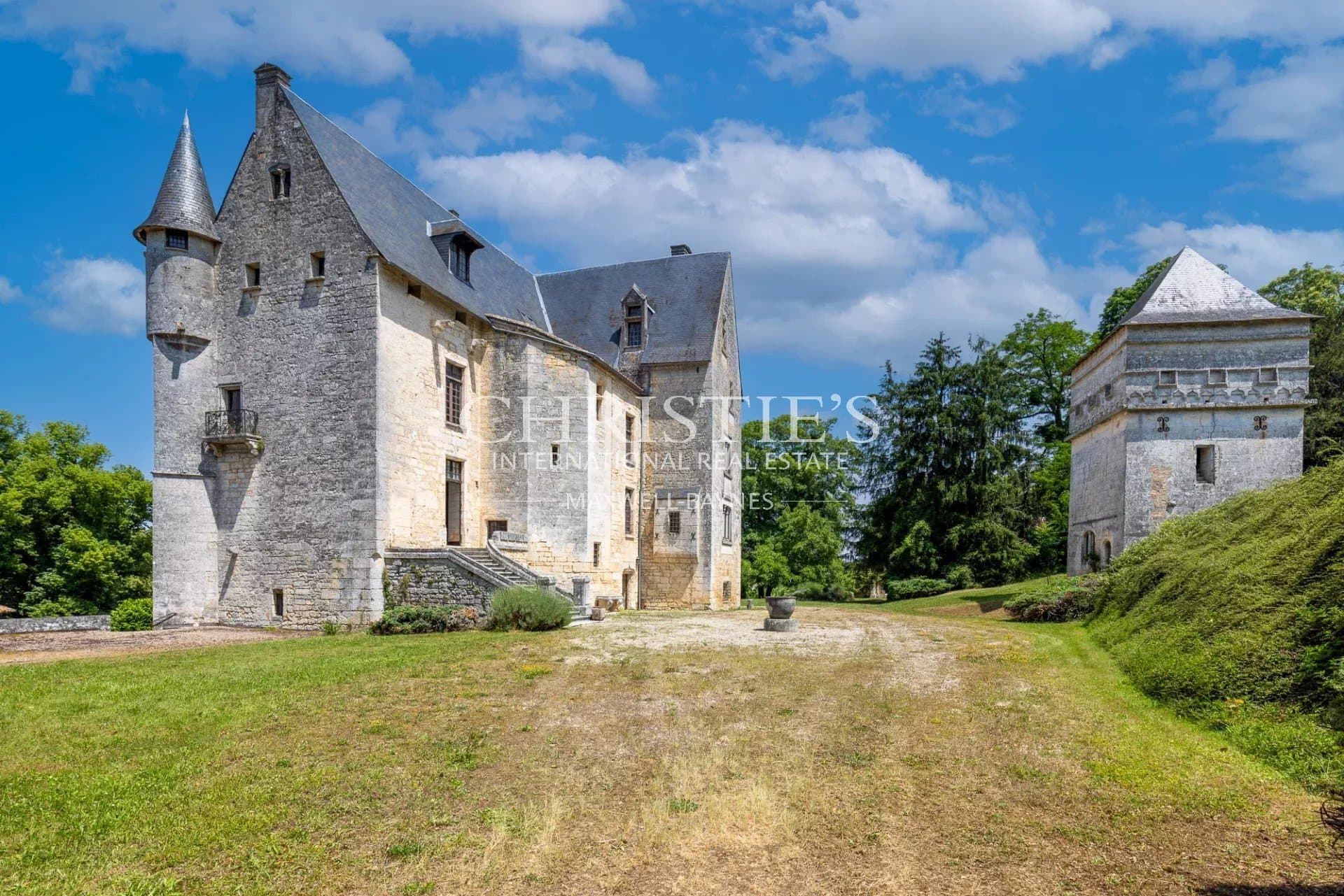 Historic 15th Century Château With Romanesque Church And Extensive Grounds 3