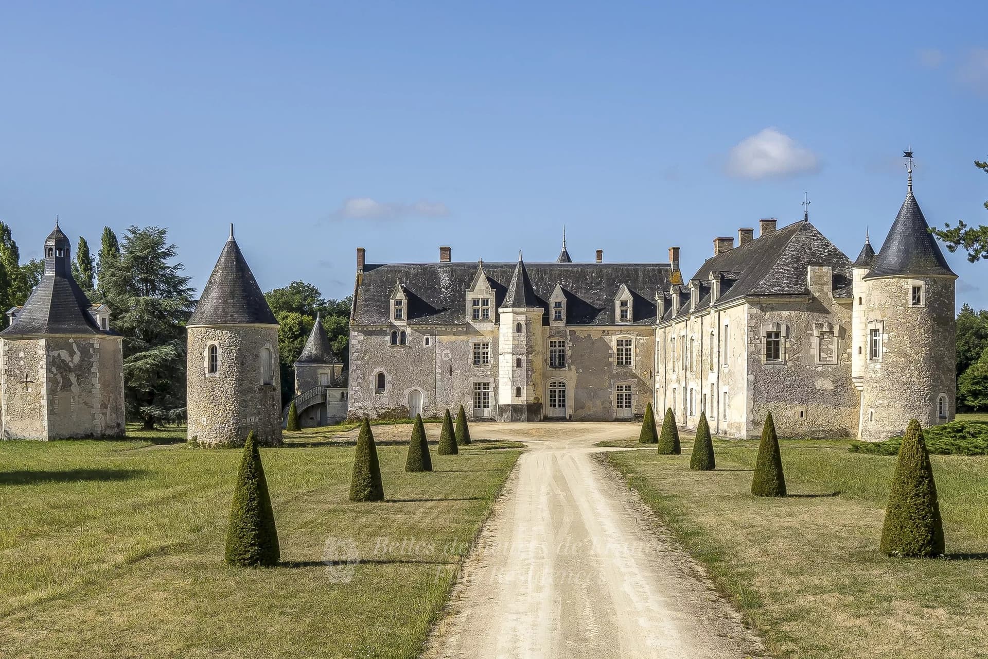 Castles for sale in Saumur