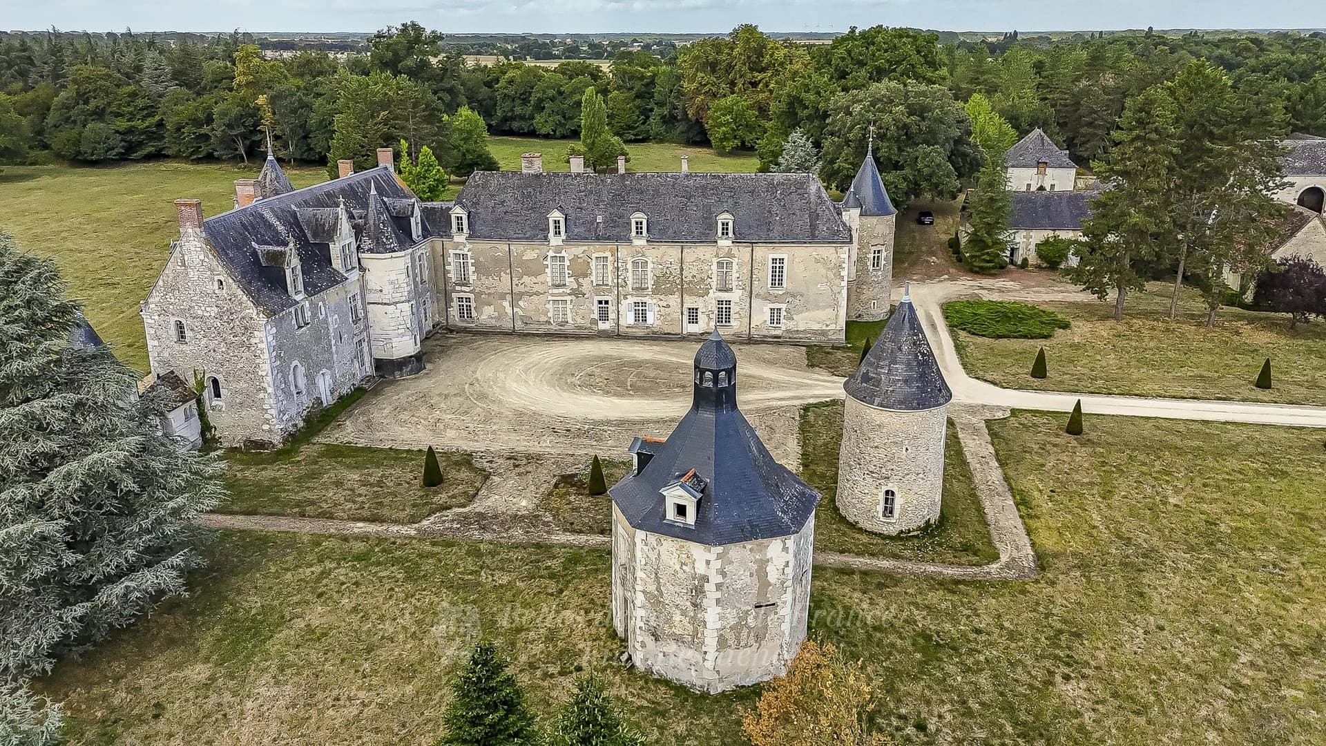 Château With 750 Sqm And 11 Bedrooms In 12 Hectares Of Park 5