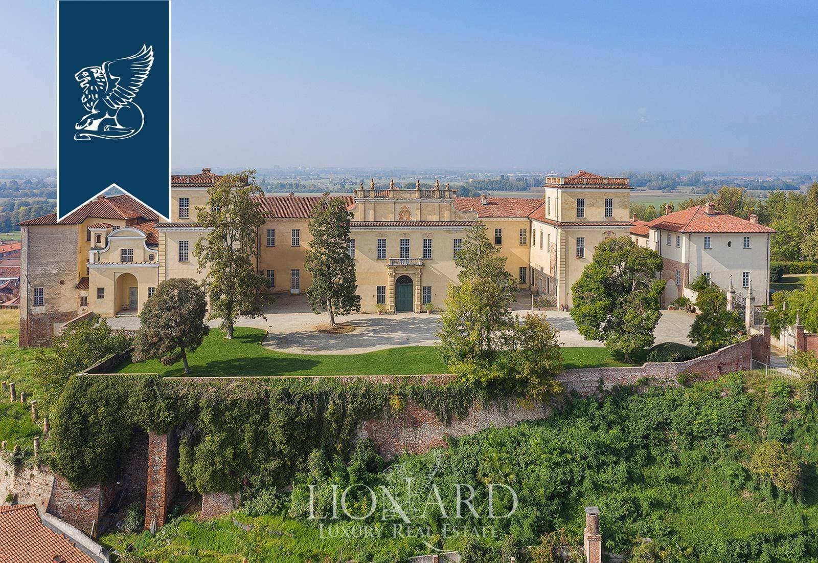 Majestic Castle with 10 Themed Bedrooms and Historic Gardens 2