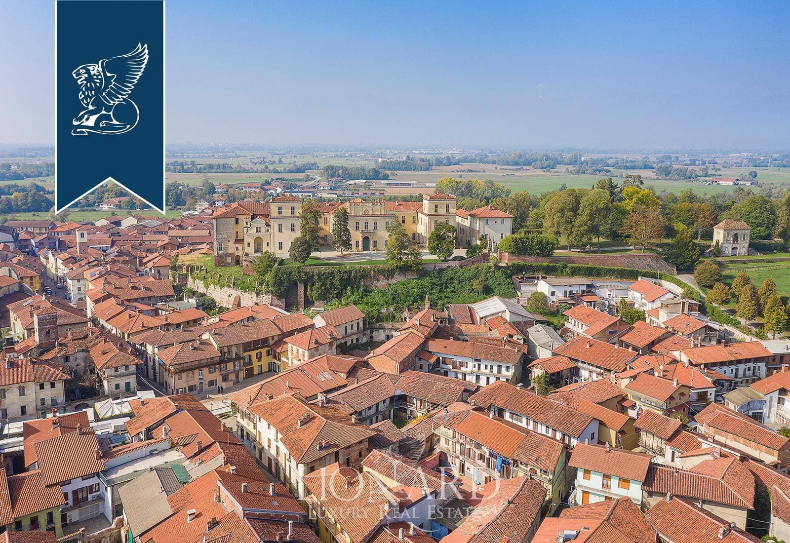 Majestic Castle with 10 Themed Bedrooms and Historic Gardens 3