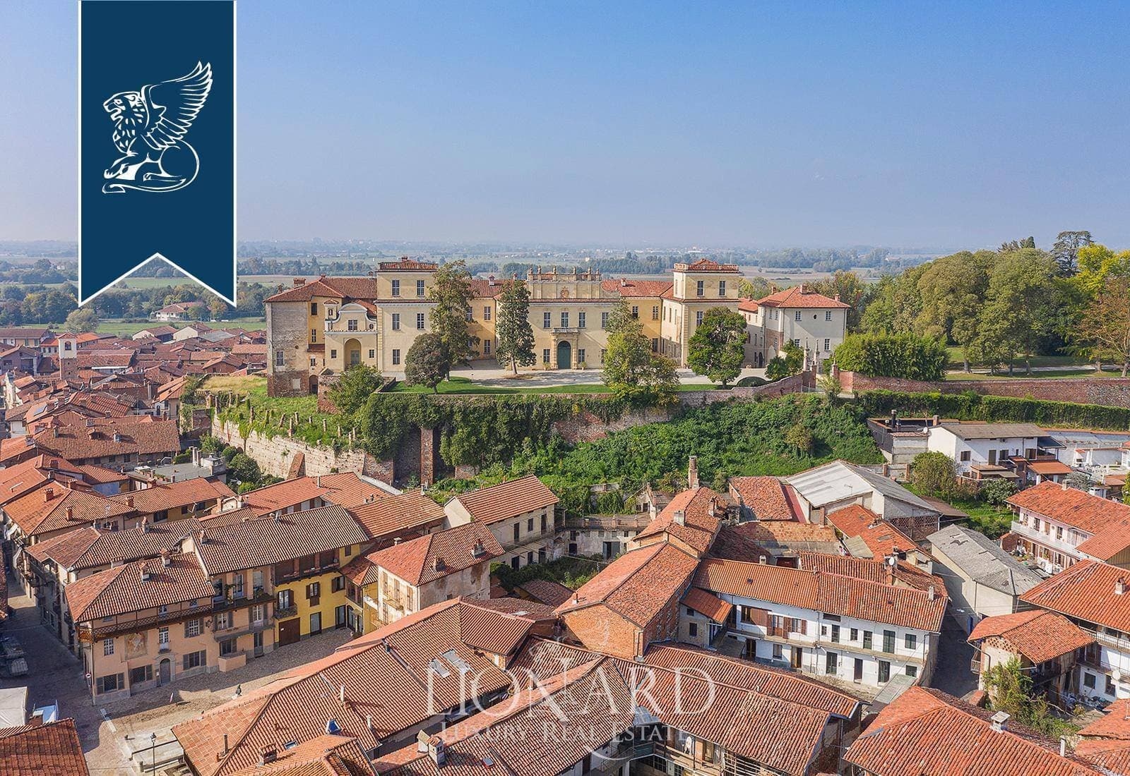 Majestic Castle with 10 Themed Bedrooms and Historic Gardens 5