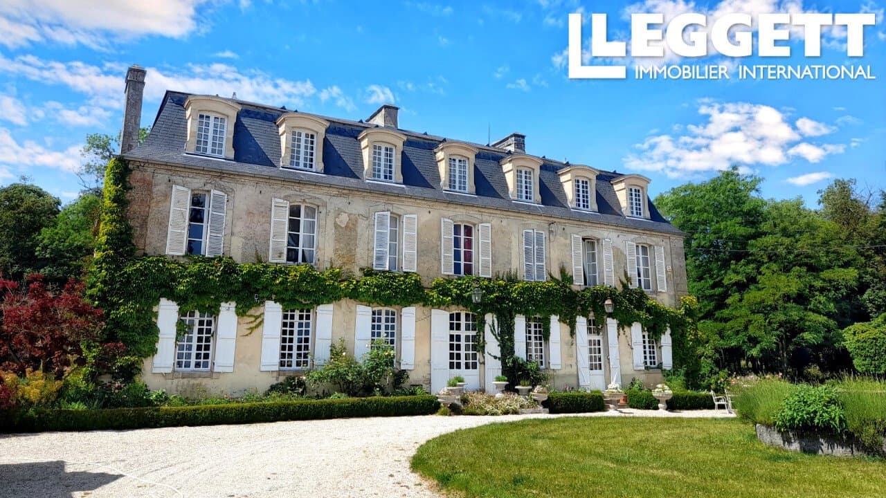 Elegant 17th Century Château With Expansive Grounds And Wedding Venue Potential — Château for sale in Orne, France