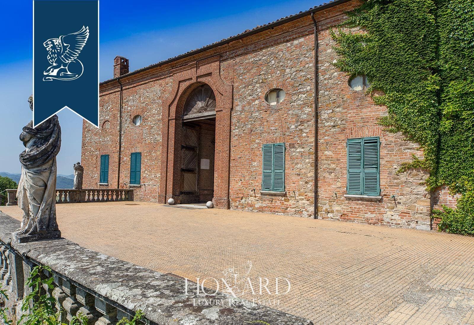 Historic Castle with Italian and English Gardens Near Milan 3