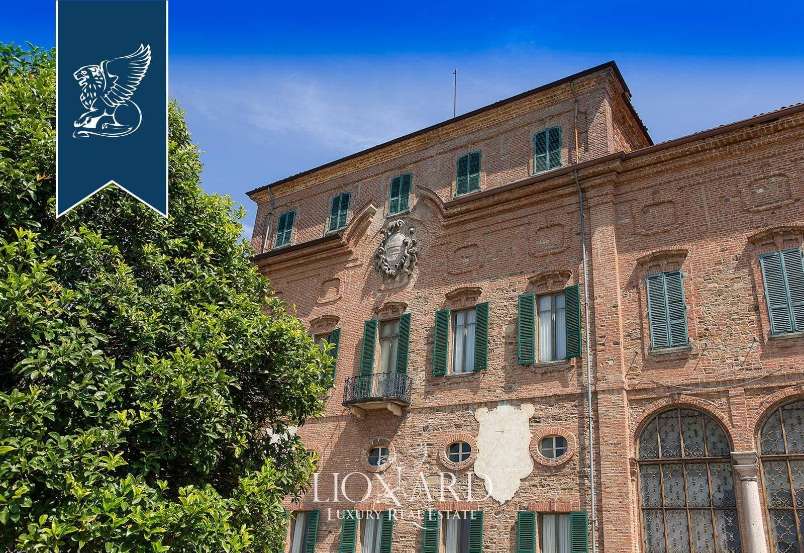 Historic Castle with Italian and English Gardens Near Milan 5