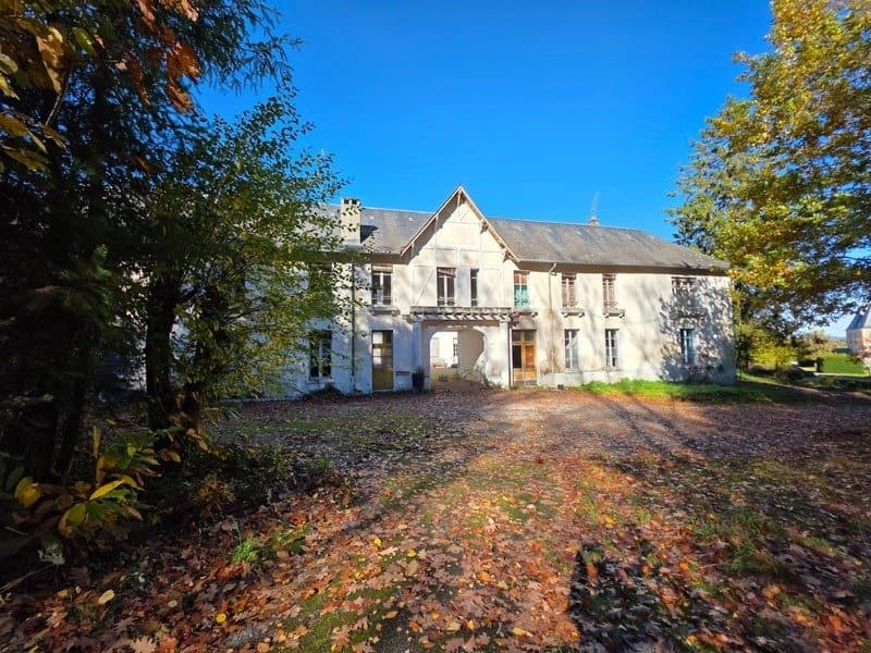 Charming Castle With Gîtes Set In 18 Hectares Of Peaceful Grounds