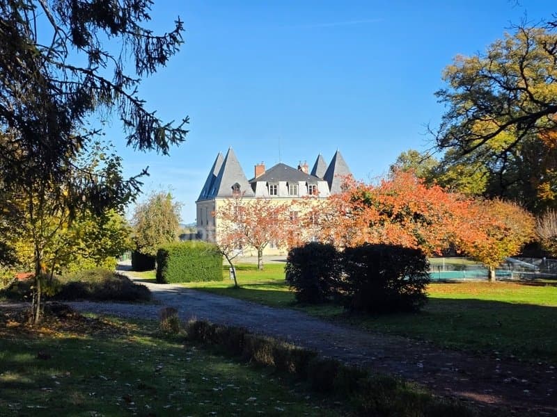 Charming Castle With Gîtes Set In 18 Hectares Of Peaceful Grounds 3