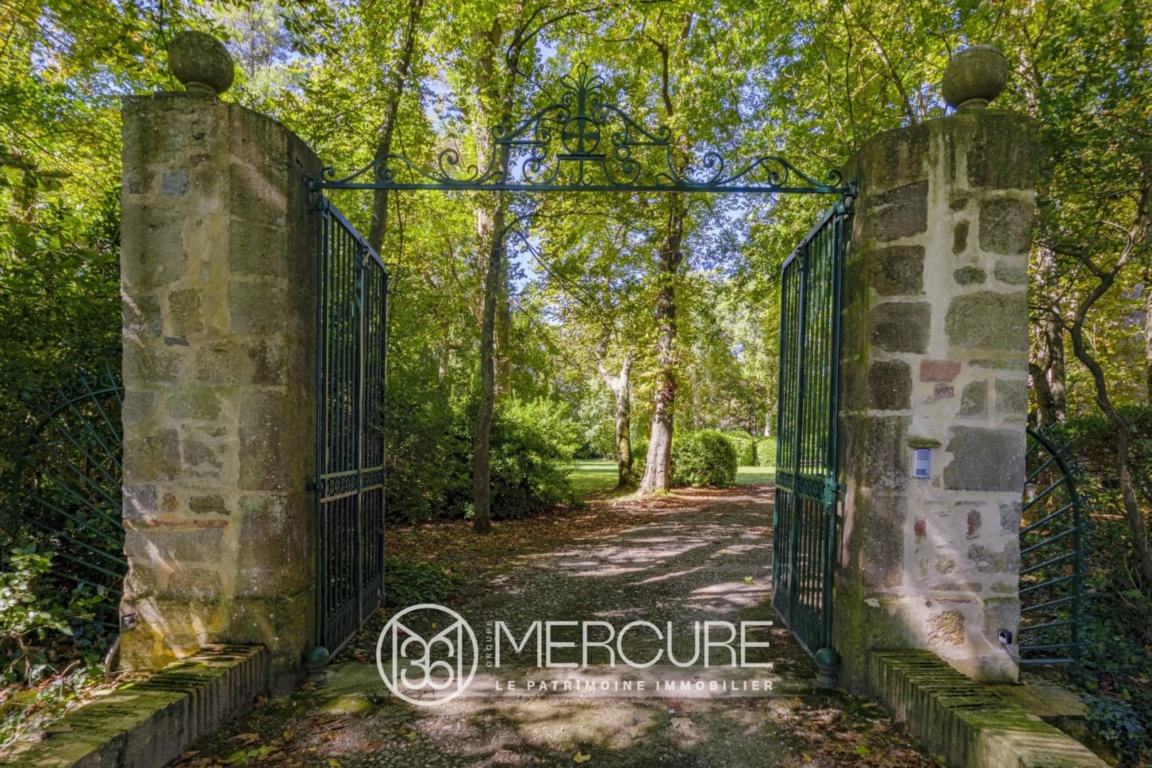 Exceptional 13th Century Château with Landscaped Park and Swimming Pool 4