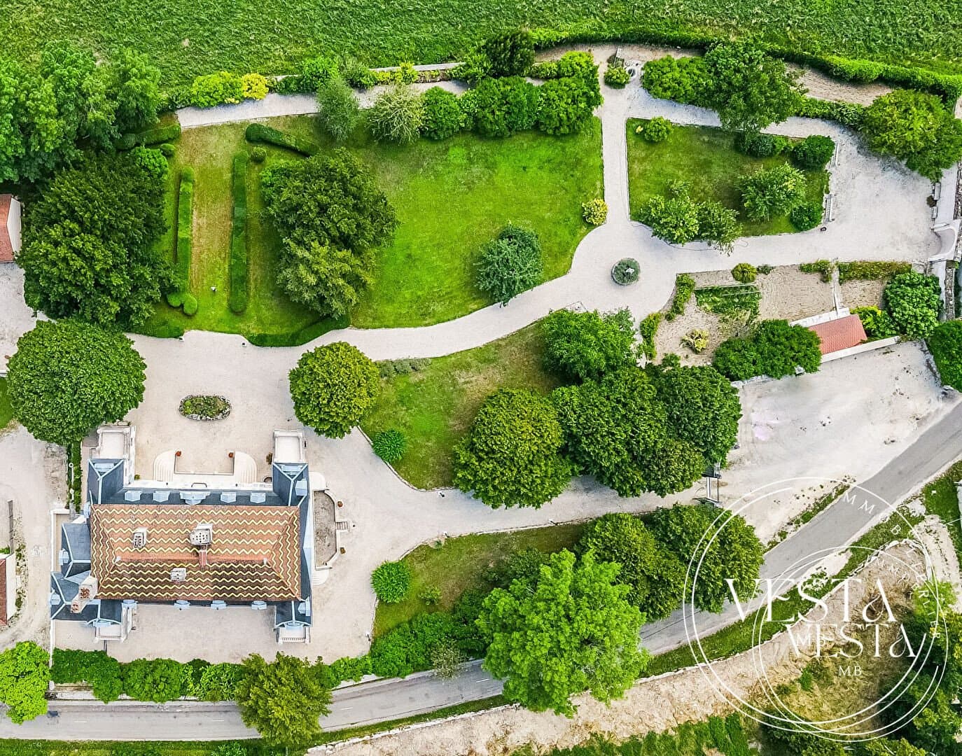 Historic 17th Century Château de Gemeaux with Expansive Living Space 3