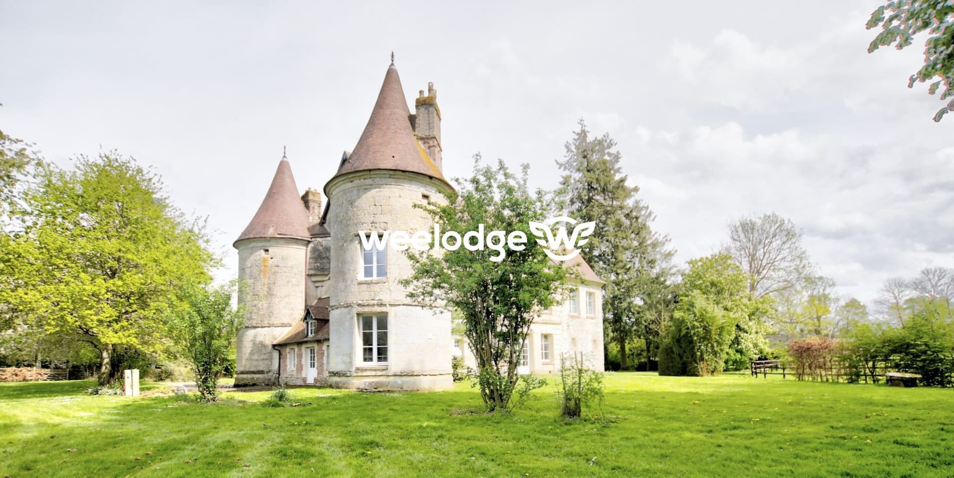 Magnificent 16th-18th Century Château with Pond and Dovecote 2