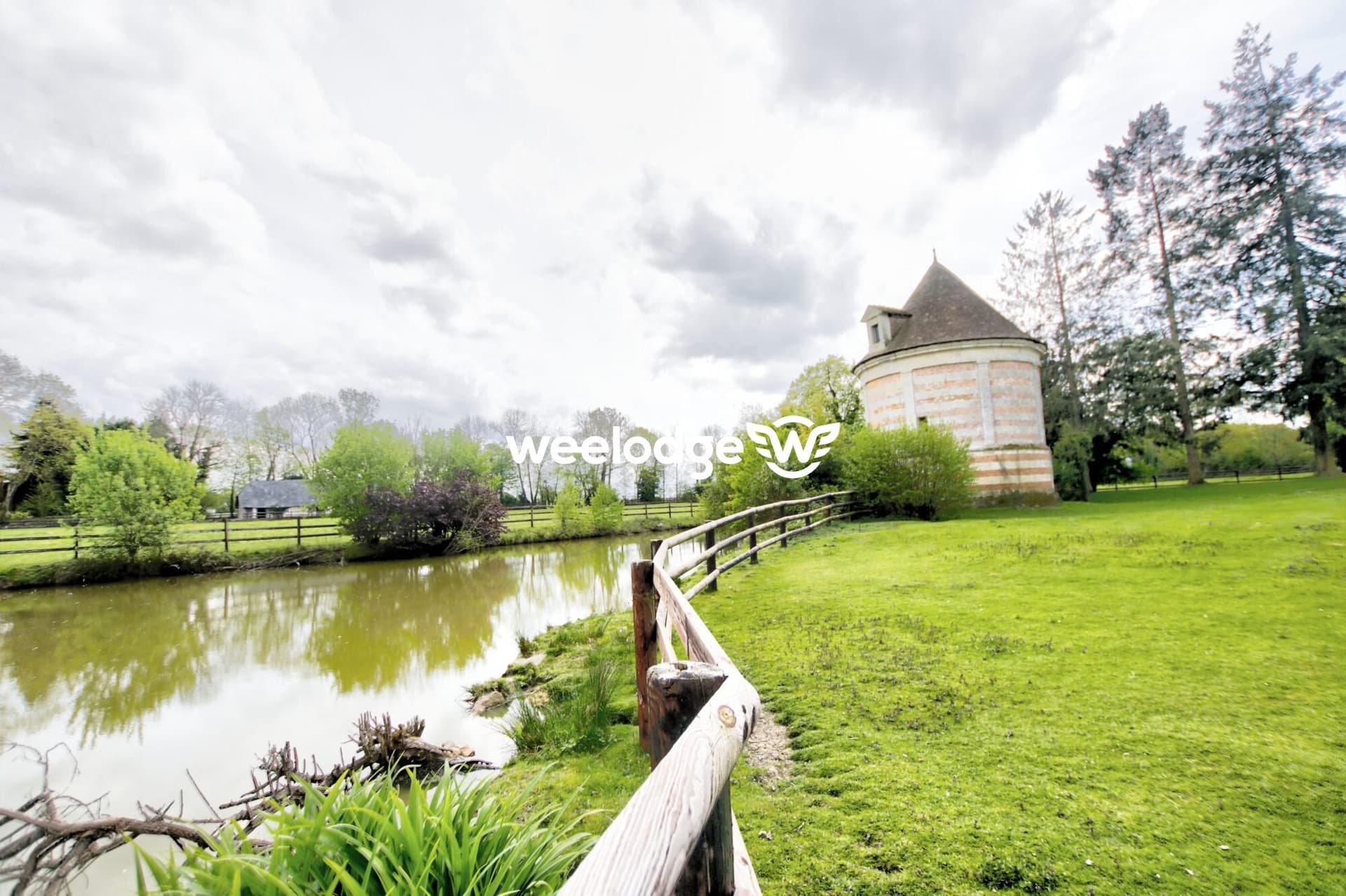 Magnificent 16th-18th Century Château with Pond and Dovecote 5