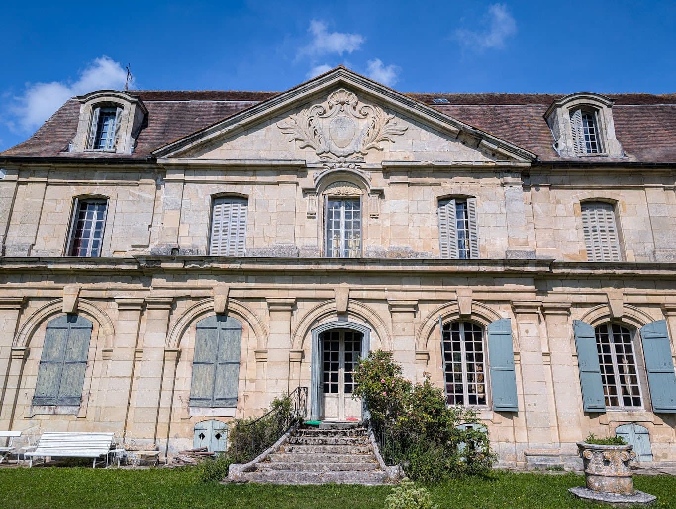 Stunning Renaissance Château With Magnificent Gardens 60 Km From Paris 2