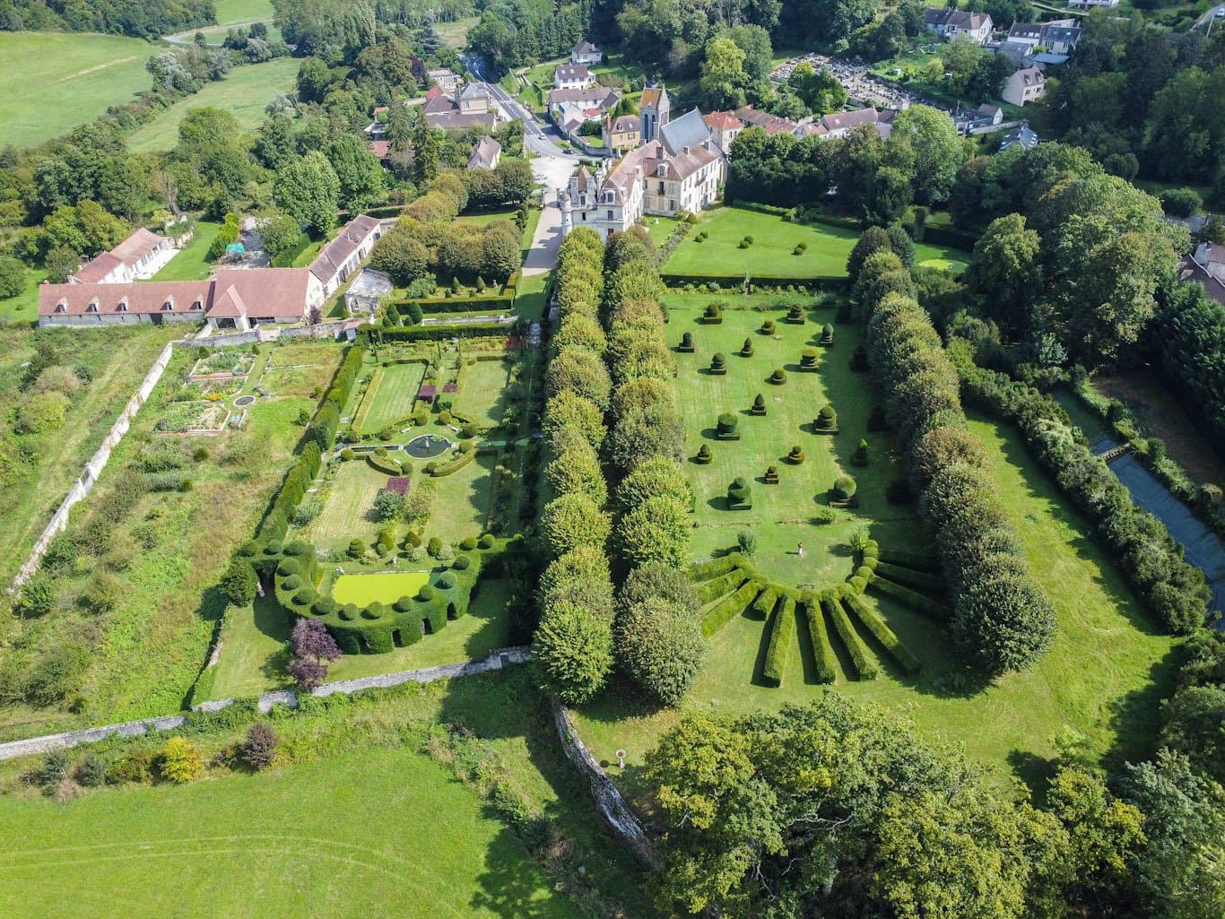 Stunning Renaissance Château With Magnificent Gardens 60 Km From Paris 3
