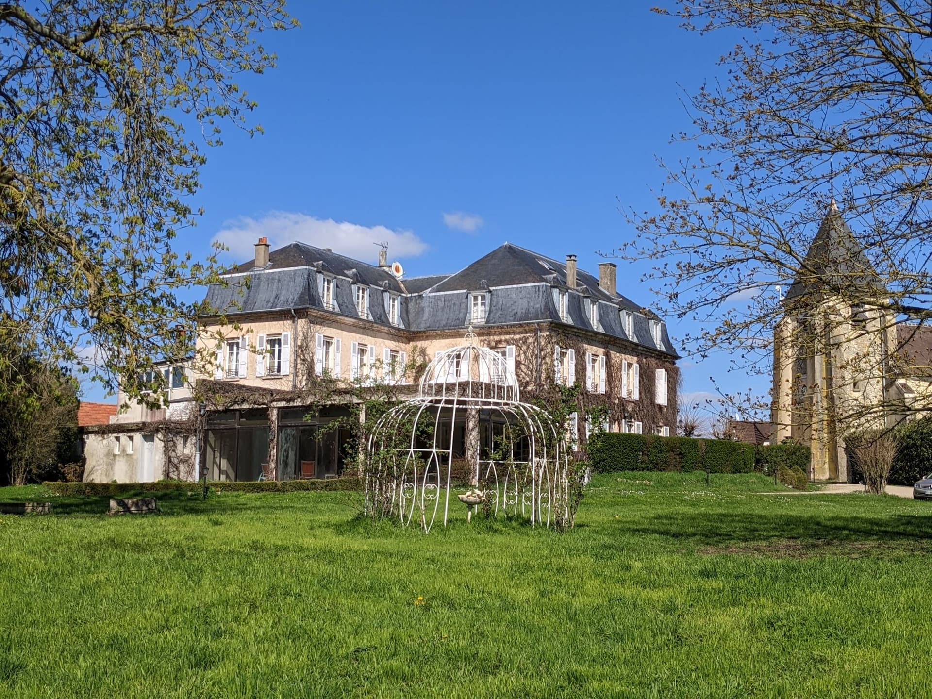 19th Century Château-Hotel With Expansion Options Near Paris 5