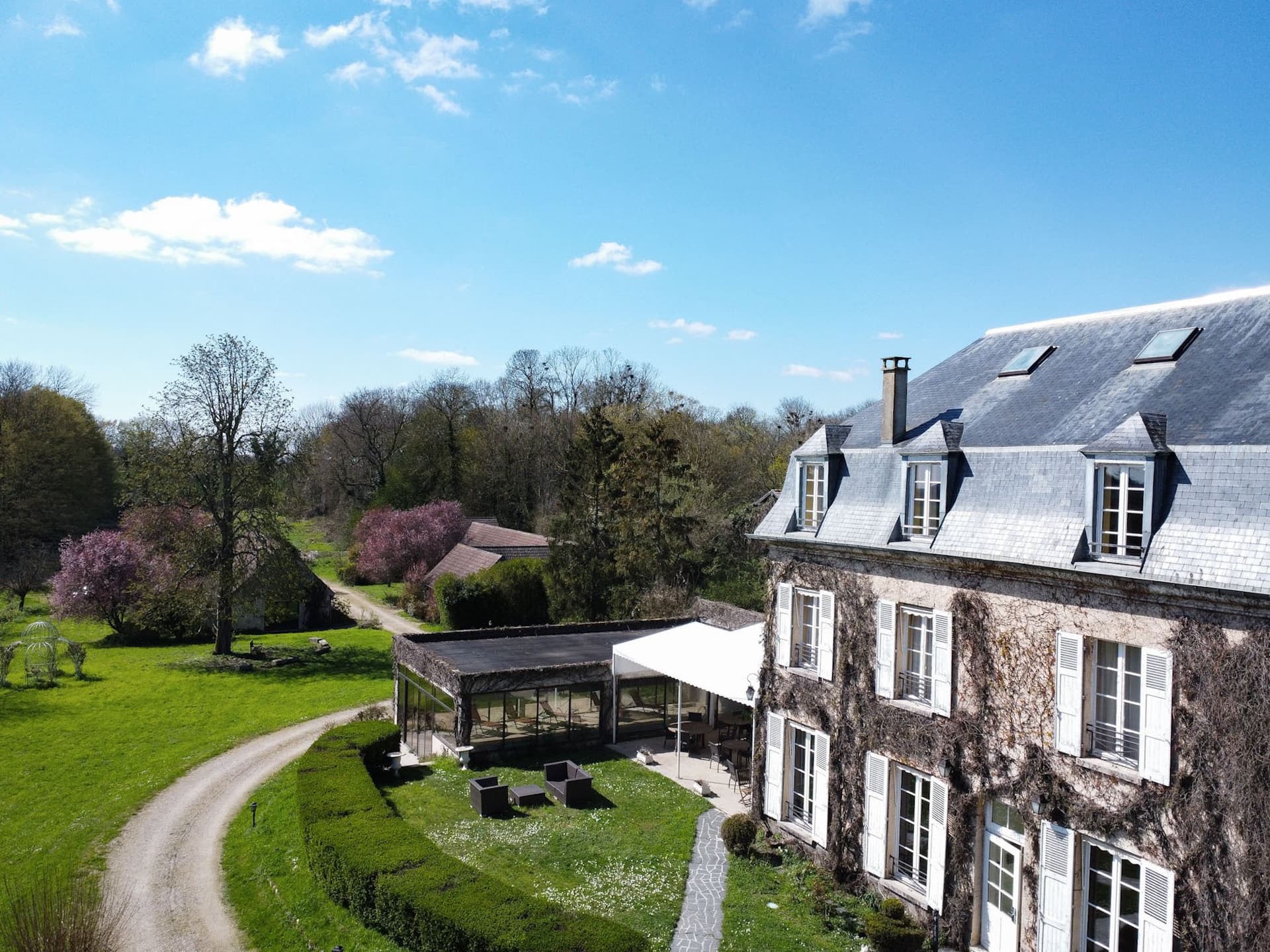 19th Century Château-Hotel With Expansion Options Near Paris 2