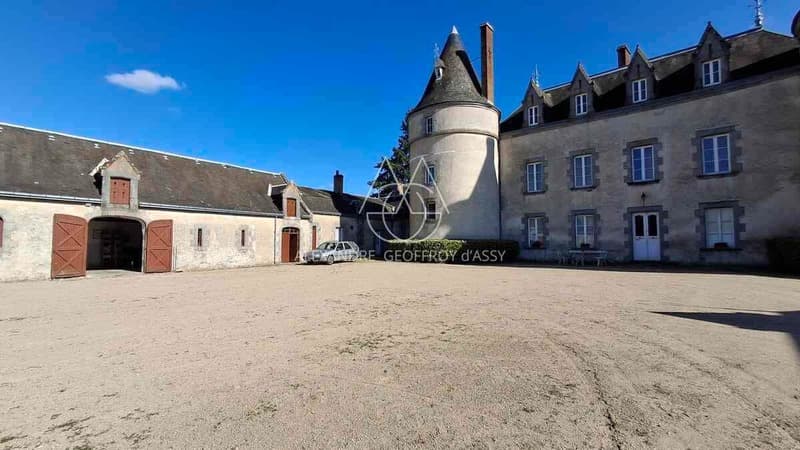 Spacious Castle With 12 Bedrooms And Terrace 4