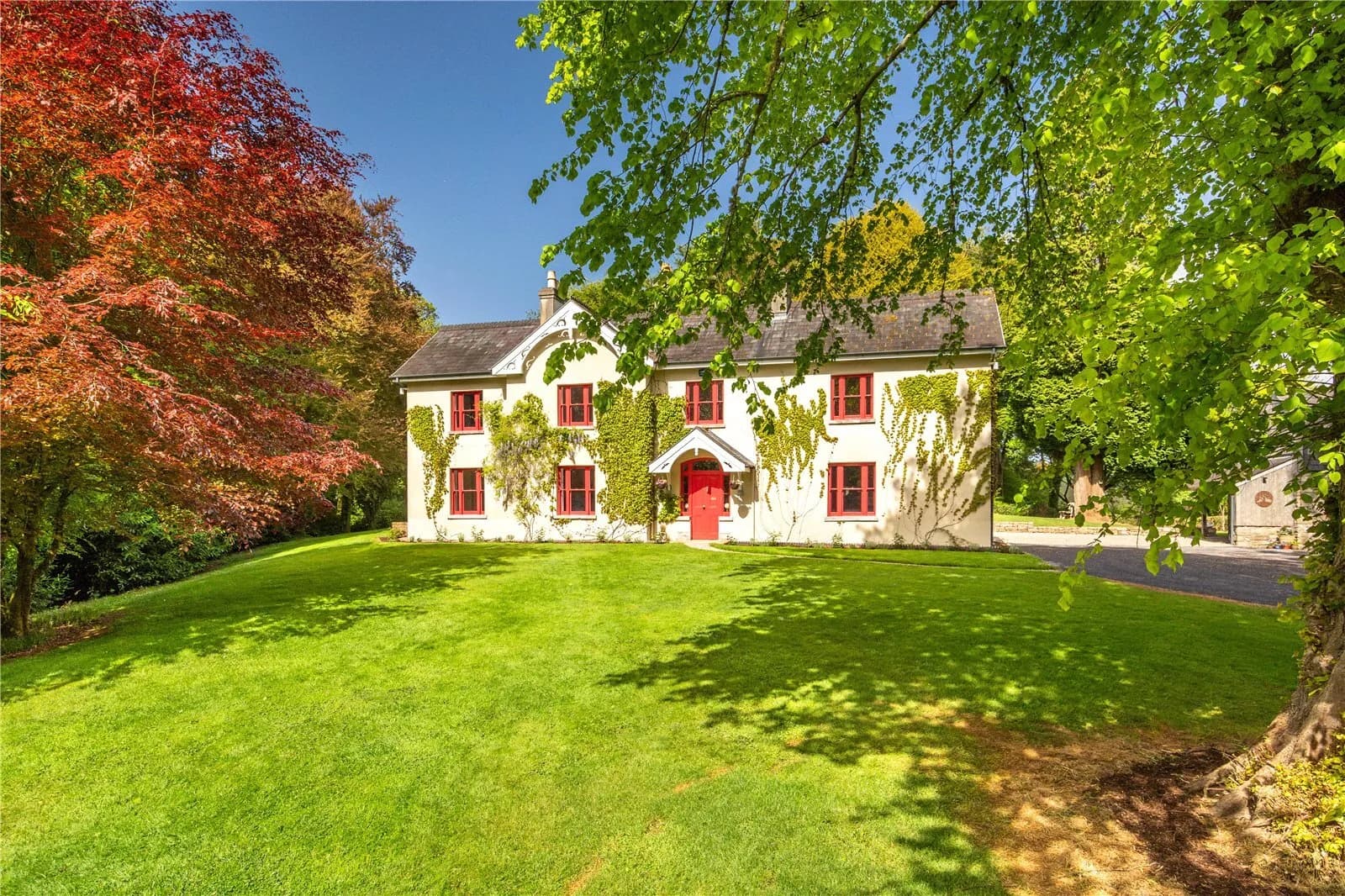 Elegant Restored Manor House with Equestrian Facilities and Lush Gardens 3