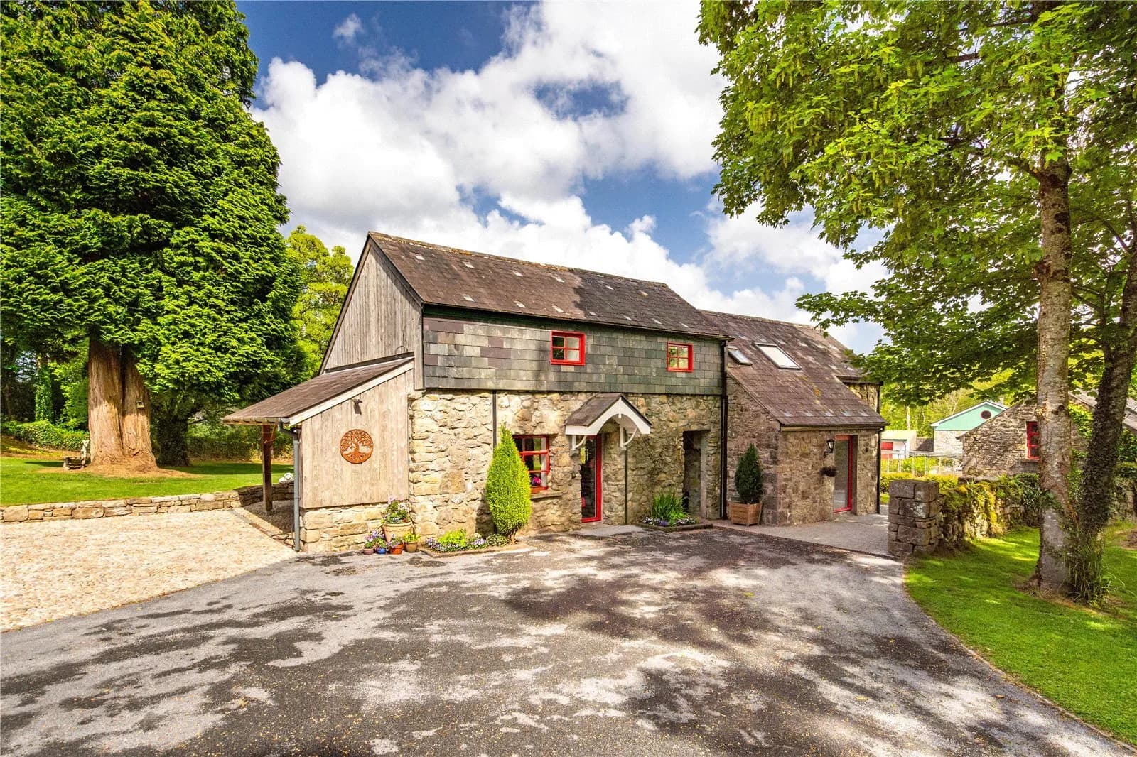 Elegant Restored Manor House with Equestrian Facilities and Lush Gardens 4
