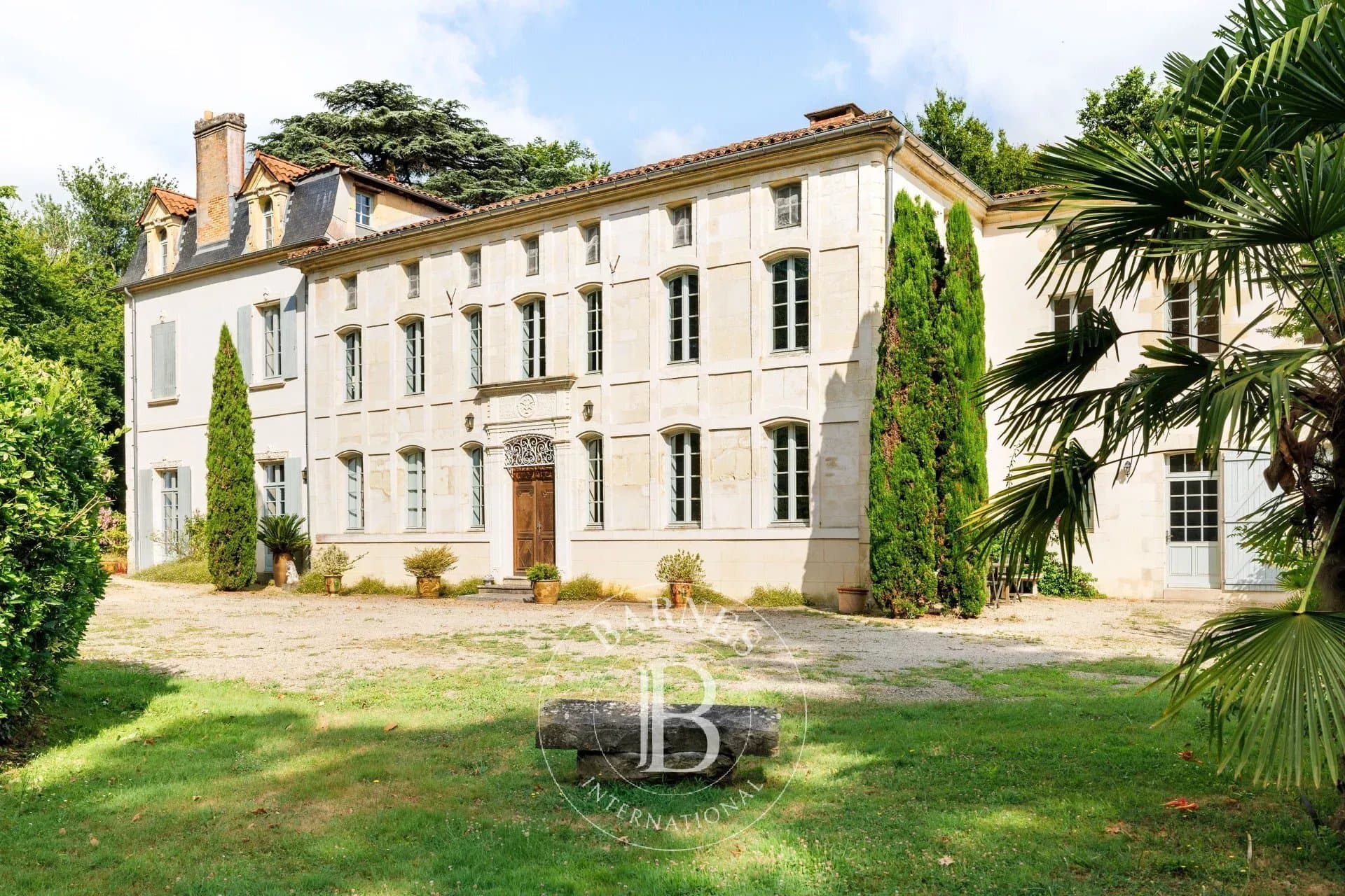 Elegant 19th Century Château With Pool And Parkland 3