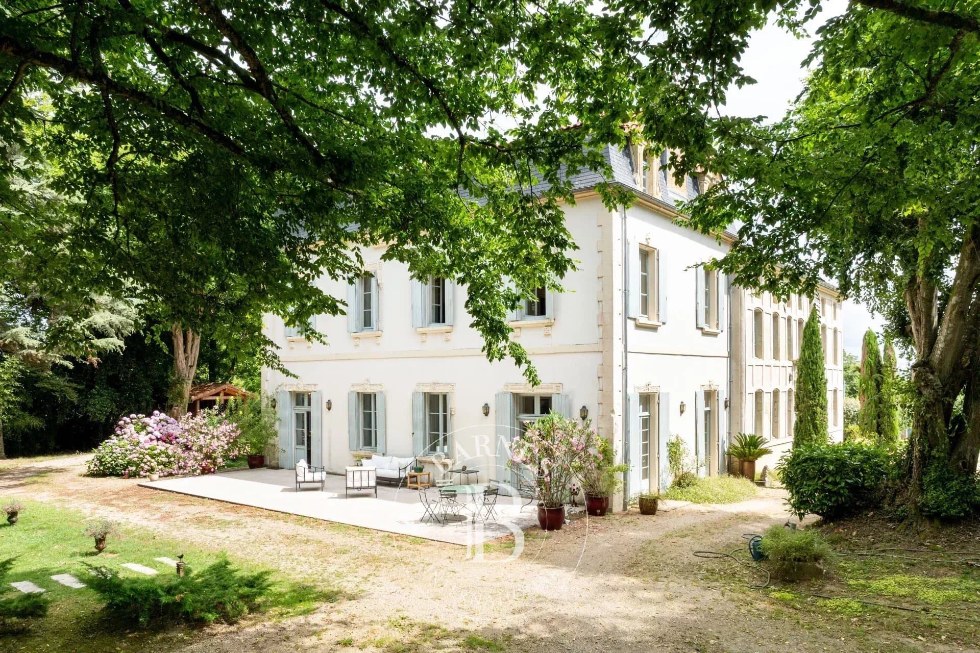 Elegant 19th Century Château With Pool And Parkland 5