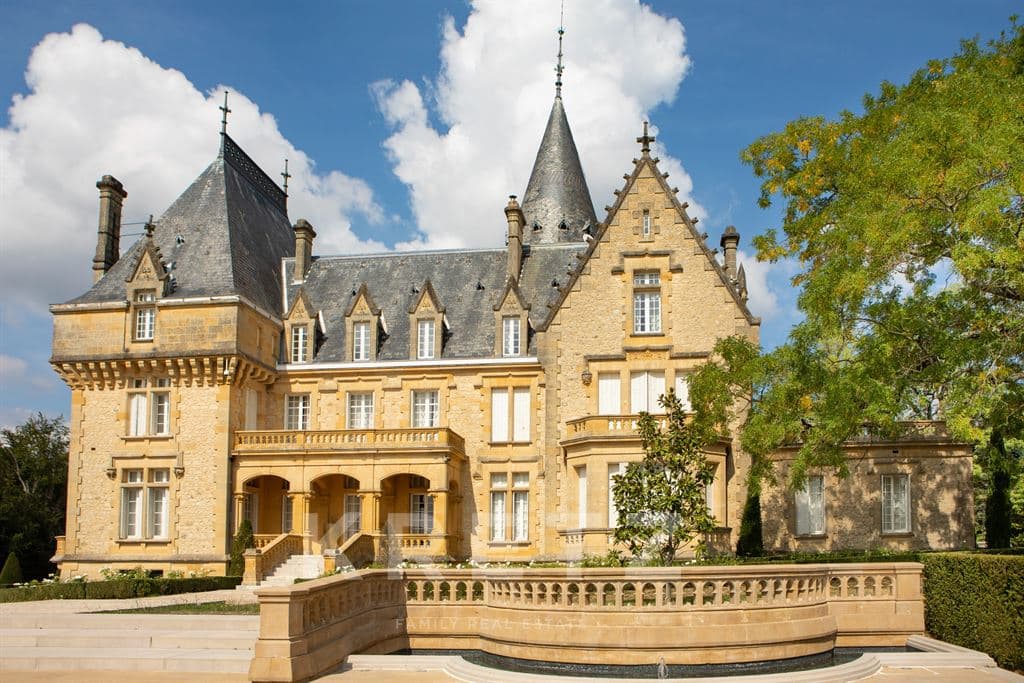Exceptional Château with Wellness Orangery and Entertainment Facilities 4