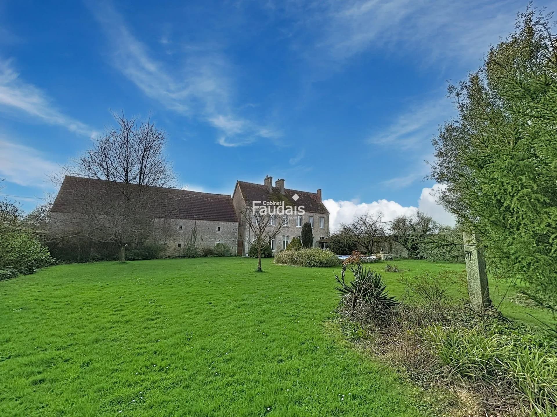 Charming Character Property Ensemble With Equestrian Facilities 4