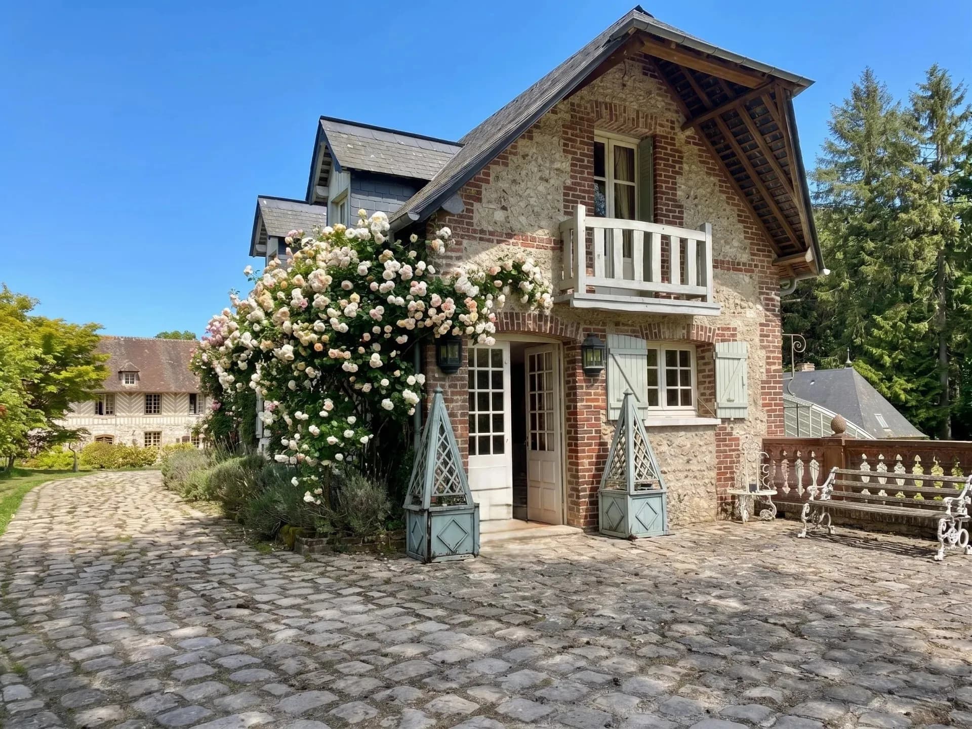 Exceptional 19th Century Manor with Guest Houses and Expansive Grounds 3