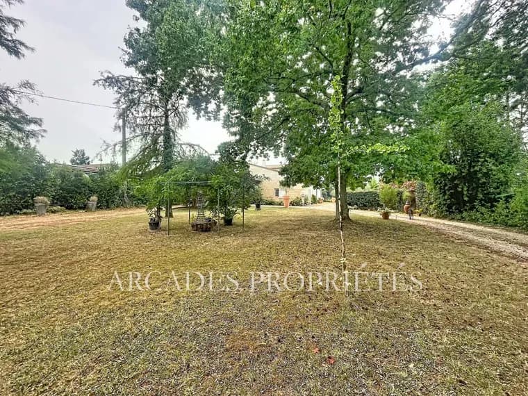 Charming Château With Five Bedrooms In Fronsac