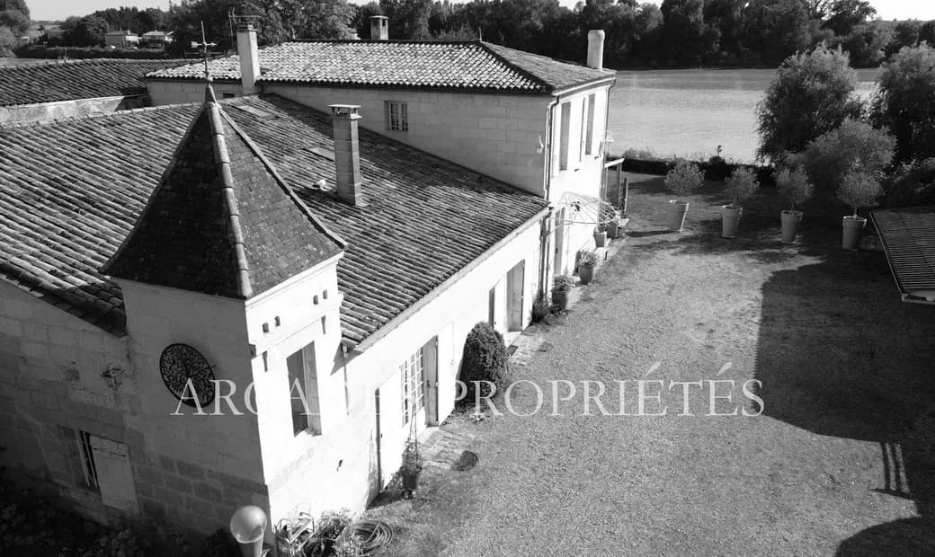 Charming Château With Five Bedrooms In Fronsac 2