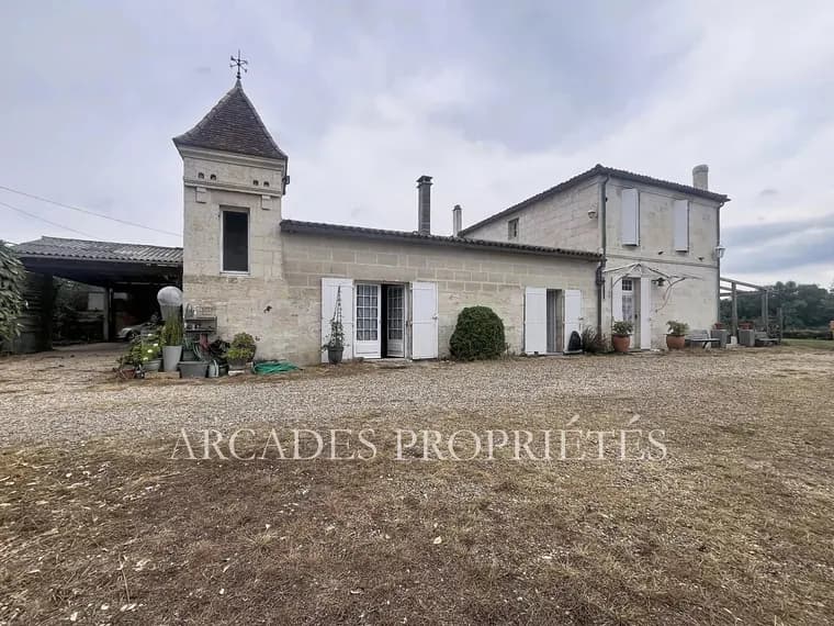 Charming Château With Five Bedrooms In Fronsac 3