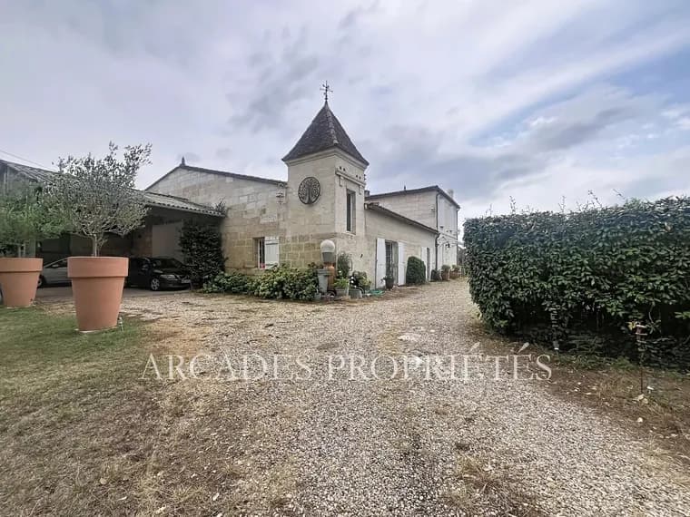 Charming Château With Five Bedrooms In Fronsac 4