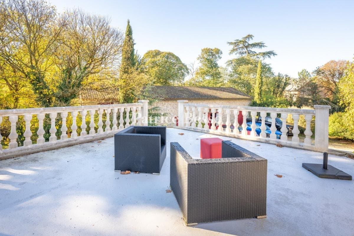 Elegant 1930 Château With Swimming Pool And Outhouse In Cahors — Château for sale in Lot, France